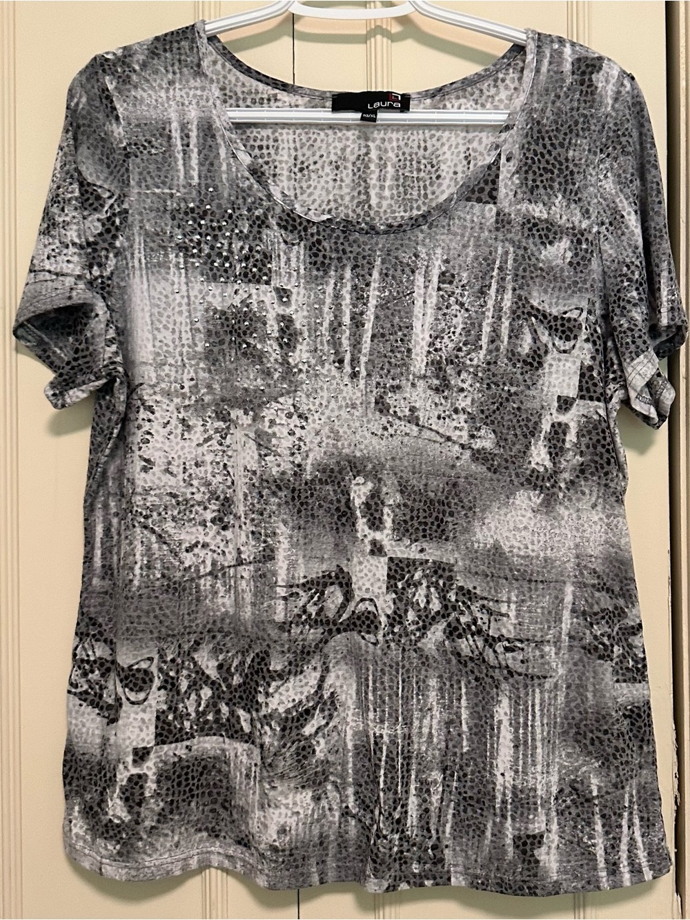 Laura Women's Short-Sleeve Gray Abstract Pattern Top